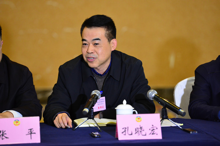 孔晓宏参加市政协四届四次会议界别联组讨论