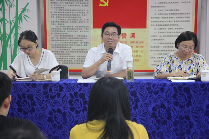 钟奕辉_副本.jpg